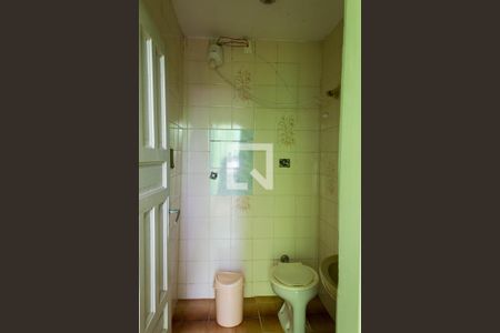 Casa à venda com 155m², 3 quartos e 2 vagas Casa à venda com 155m², 3 quartos e 2 vagasEdícula - Banheiro de hóspedes