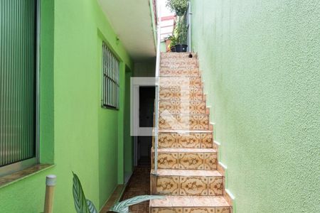 Casa à venda com 155m², 3 quartos e 2 vagas Casa à venda com 155m², 3 quartos e 2 vagasEscadas externas