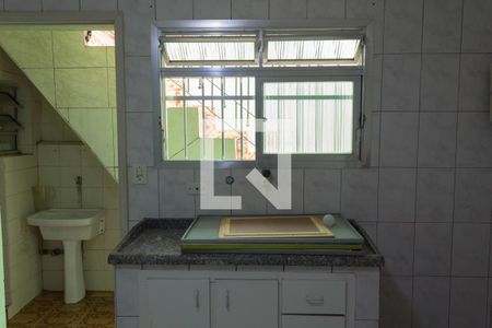 Casa à venda com 155m², 3 quartos e 2 vagas Casa à venda com 155m², 3 quartos e 2 vagasEdícula - Cozinha de hóspedes