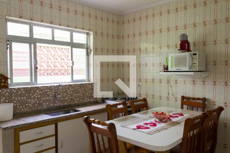 Casa à venda com 155m², 3 quartos e 2 vagas Casa à venda com 155m², 3 quartos e 2 vagasCozinha