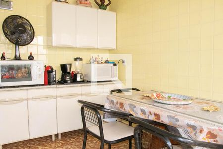 Casa para alugar com 150m², 4 quartos e 2 vagasCozinha