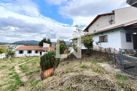 Casa de condomínio à venda com 380m², 3 quartos e 8 vagasQuintal