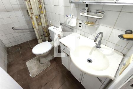 Casa de condomínio à venda com 380m², 3 quartos e 8 vagasBanheiro - Casa 2