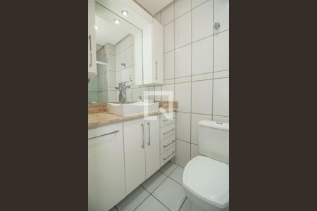 Banheiro da Suíte de apartamento para alugar com 2 quartos, 70m² em Jardim Itu Sabará, Porto Alegre