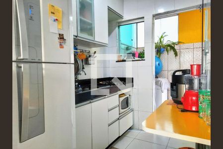 Casa à venda com 2 quartos, 46m² em Fernão Dias, Belo Horizonte