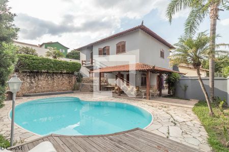 Casa à venda com 457m², 4 quartos e 6 vagas