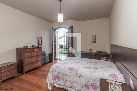 Casa à venda com 457m², 4 quartos e 6 vagas