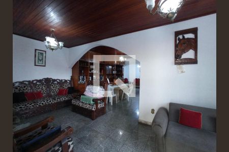 Casa à venda com 4 quartos, 310m² em Camargos, Belo Horizonte