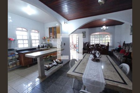 Casa à venda com 4 quartos, 310m² em Camargos, Belo Horizonte
