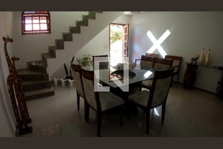 Casa à venda com 4 quartos, 310m² em Camargos, Belo Horizonte