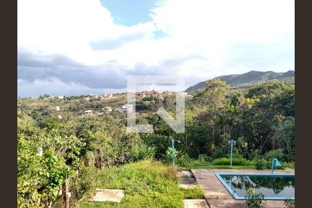 Casa de condomínio à venda com 390m², 4 quartos e 6 vagas