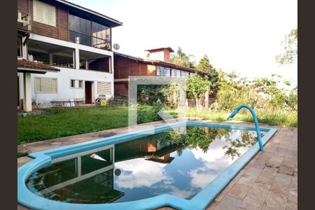 Casa de condomínio à venda com 390m², 4 quartos e 6 vagas