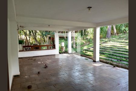 Casa de condomínio à venda com 390m², 4 quartos e 6 vagas