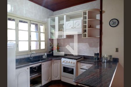 Casa de condomínio à venda com 390m², 4 quartos e 6 vagas