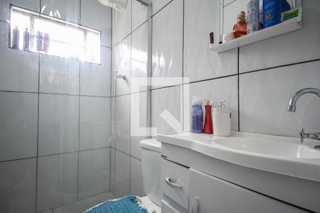 Banheiro de kitnet/studio para alugar com 1 quarto, 16m² em Jardim Novo Taboão, São Paulo