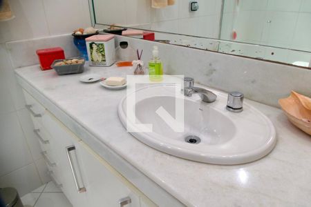 Apartamento à venda com 138m², 4 quartos e 3 vagasSuíte banheiro