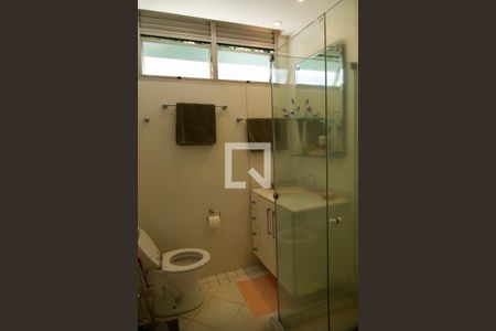 Apartamento à venda com 138m², 4 quartos e 3 vagasBanheiro social