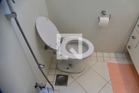 Apartamento à venda com 138m², 4 quartos e 3 vagasBanheiro social