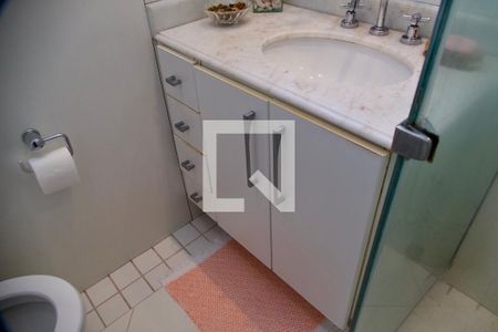 Apartamento à venda com 138m², 4 quartos e 3 vagasBanheiro social