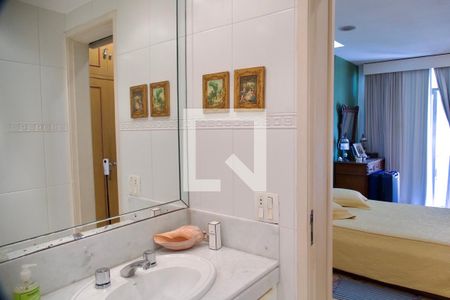 Apartamento à venda com 138m², 4 quartos e 3 vagasSuíte banheiro