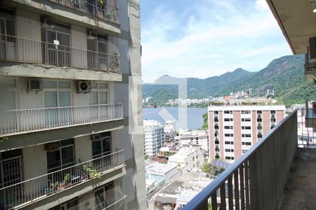 Apartamento à venda com 138m², 4 quartos e 3 vagasQuarto 2 varanda