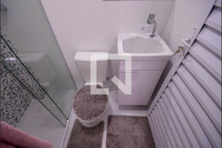 Banheiro de kitnet/studio para alugar com 1 quarto, 18m² em Aclimação, São Paulo