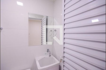 Banheiro de kitnet/studio para alugar com 1 quarto, 18m² em Aclimação, São Paulo
