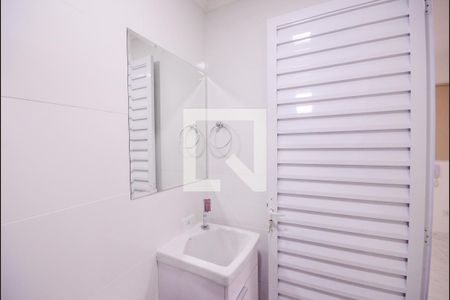 Banheiro de kitnet/studio para alugar com 1 quarto, 18m² em Aclimação, São Paulo