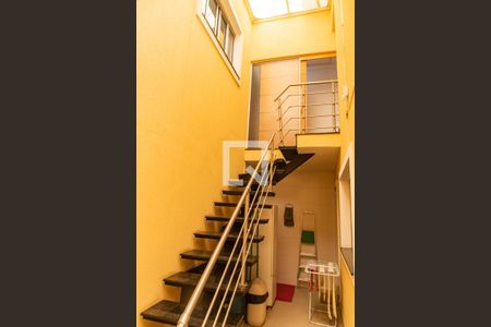 Casa para alugar com 82m², 2 quartos e 1 vagaEscada