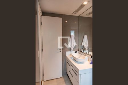 Apartamento para alugar com 150m², 3 quartos e 2 vagas Apartamento para alugar com 150m², 3 quartos e 2 vagasBanheiro da suíte 2