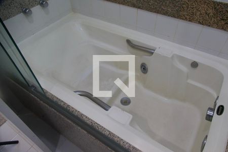 Apartamento à venda com 198m², 3 quartos e 2 vagasSuíte 2 banheiro 