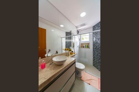 Apartamento à venda com 70m², 2 quartos e 2 vagas Apartamento à venda com 70m², 2 quartos e 2 vagasBanheiro do Quarto 2