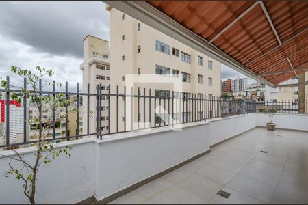 Apartamento para alugar com 160m², 4 quartos e 3 vagas Apartamento para alugar com 160m², 4 quartos e 3 vagasVaranda