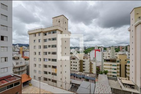 Apartamento para alugar com 160m², 4 quartos e 3 vagas Apartamento para alugar com 160m², 4 quartos e 3 vagasVaranda