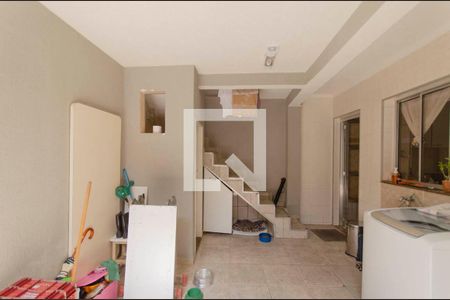 Casa para alugar com 110m², 2 quartos e 1 vagaÁrea de Serviço
