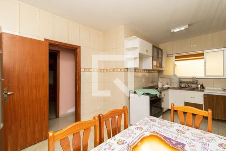 Casa à venda com 253m², 2 quartos e 2 vagas Casa à venda com 253m², 2 quartos e 2 vagasCozinha