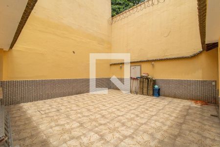 Casa à venda com 253m², 2 quartos e 2 vagas Casa à venda com 253m², 2 quartos e 2 vagasQuintal Fundos