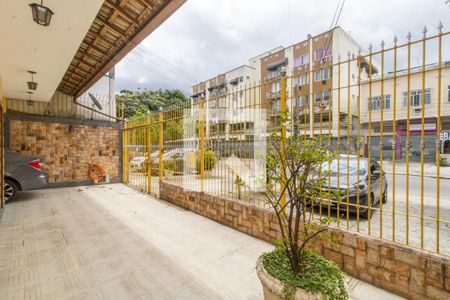 Casa à venda com 253m², 2 quartos e 2 vagas Casa à venda com 253m², 2 quartos e 2 vagasQuintal Frente