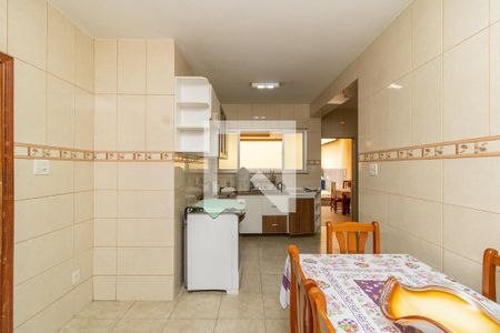 Casa à venda com 253m², 2 quartos e 2 vagas Casa à venda com 253m², 2 quartos e 2 vagasCozinha