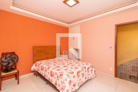 Casa à venda com 253m², 2 quartos e 2 vagas Casa à venda com 253m², 2 quartos e 2 vagasSuíte