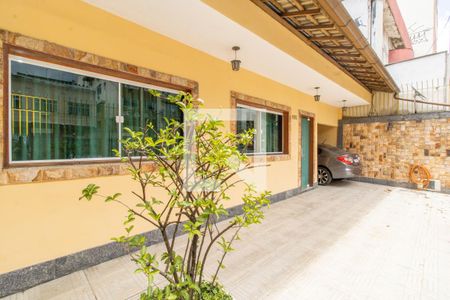 Casa à venda com 253m², 2 quartos e 2 vagas Casa à venda com 253m², 2 quartos e 2 vagasQuintal Frente