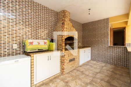 Casa à venda com 253m², 2 quartos e 2 vagas Casa à venda com 253m², 2 quartos e 2 vagasDetalhe do Quintal Fundos - Churrasqueira