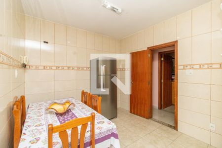 Casa à venda com 253m², 2 quartos e 2 vagas Casa à venda com 253m², 2 quartos e 2 vagasCozinha