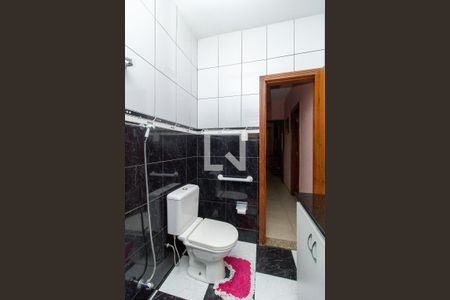 Casa à venda com 253m², 2 quartos e 2 vagas Casa à venda com 253m², 2 quartos e 2 vagasBanheiro Social