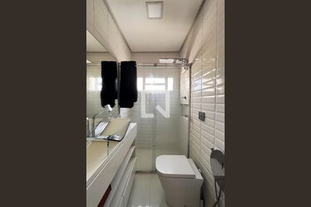 Banheiro de apartamento à venda com 1 quarto, 38m² em Centro Histórico, Porto Alegre