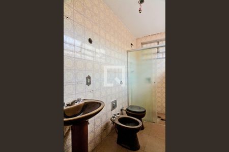 Casa à venda com 200m², 4 quartos e 5 vagasBanheiro da Suíte