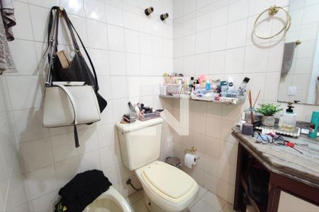 Apartamento à venda com 139m², 3 quartos e 3 vagasBanheiro suíte 