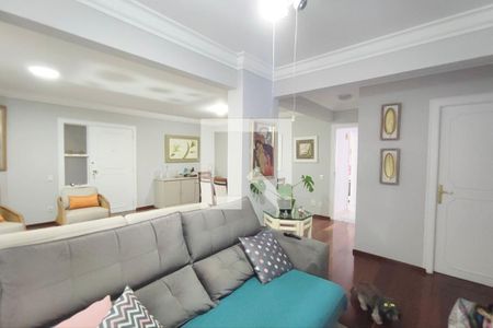 Sala de estar  de apartamento à venda com 3 quartos, 139m² em Cambuí, Campinas