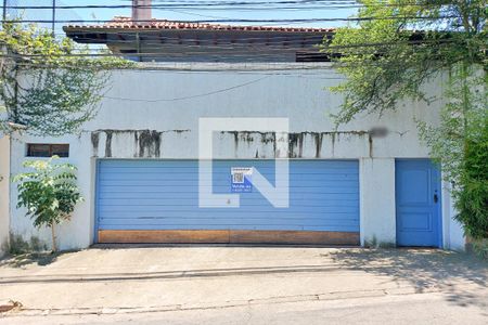 Casa à venda com 650m², 4 quartos e 3 vagasFachada