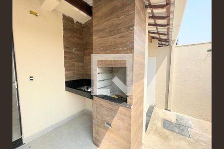 Casa à venda com 98m², 3 quartos e 4 vagas Casa à venda com 98m², 3 quartos e 4 vagasEspaço Gourmet / Área externa